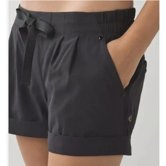 Lululemon Spring Break Away Short 4-Way Stretch Black Shorts Sz 4(no drawstring)